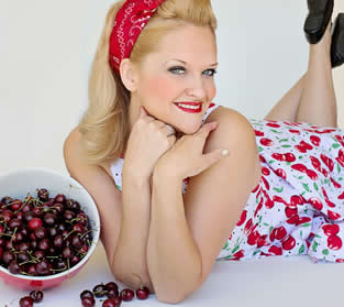 Dating online für Cougar Frauen und Toyboy ab 18+